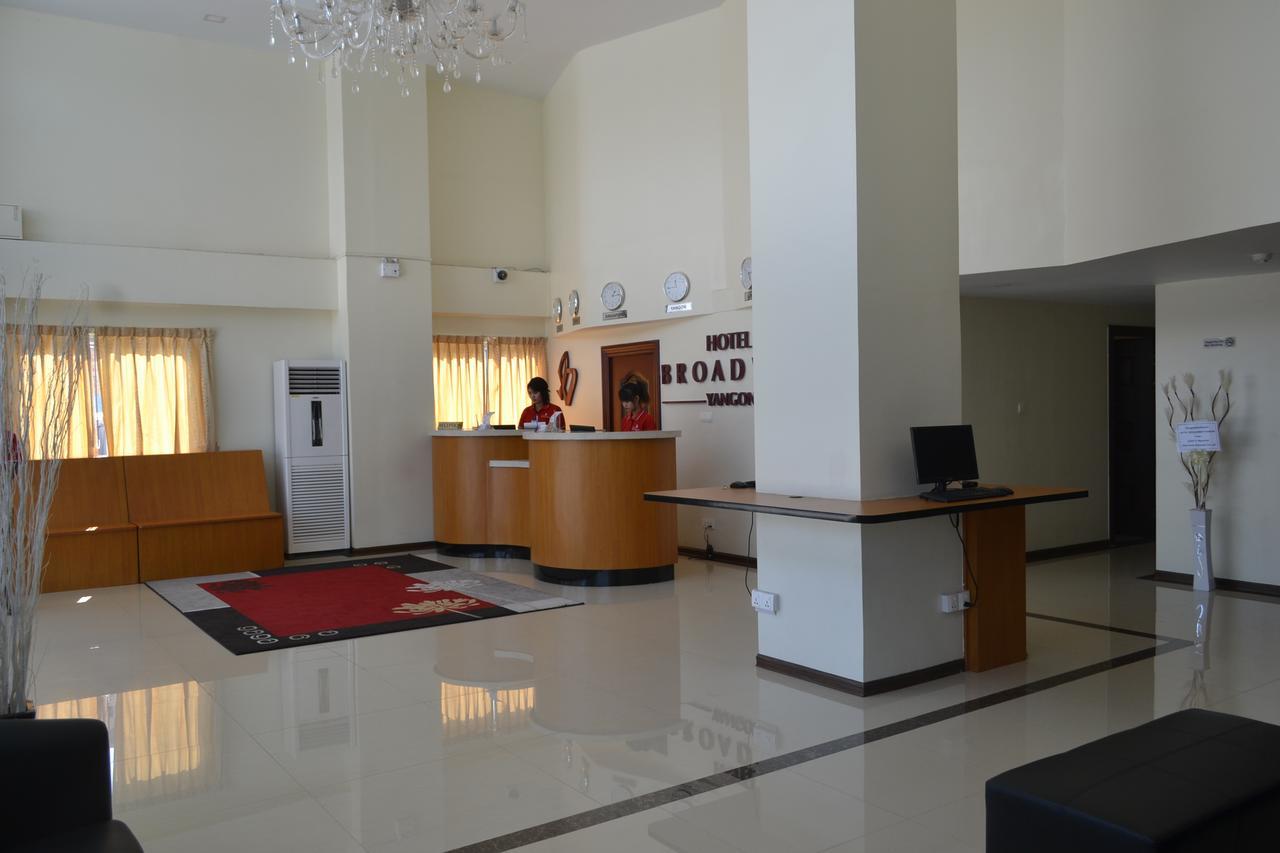 Hotel Broadway Янгон Экстерьер фото