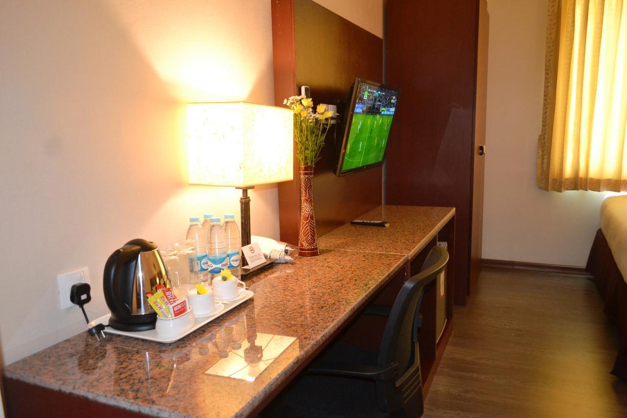 Hotel Broadway Янгон Экстерьер фото