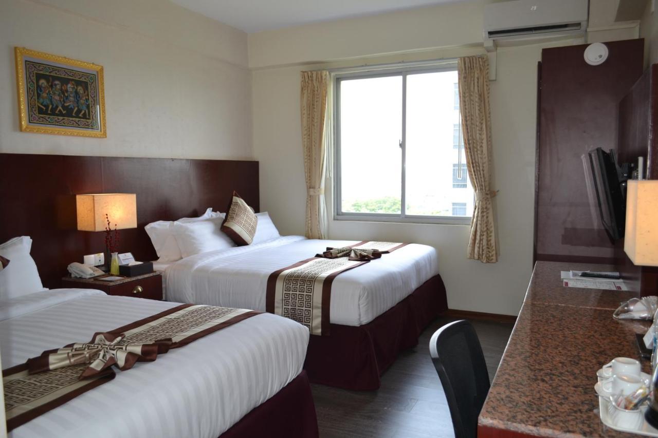 Hotel Broadway Янгон Экстерьер фото