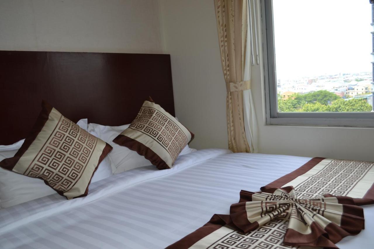 Hotel Broadway Янгон Экстерьер фото