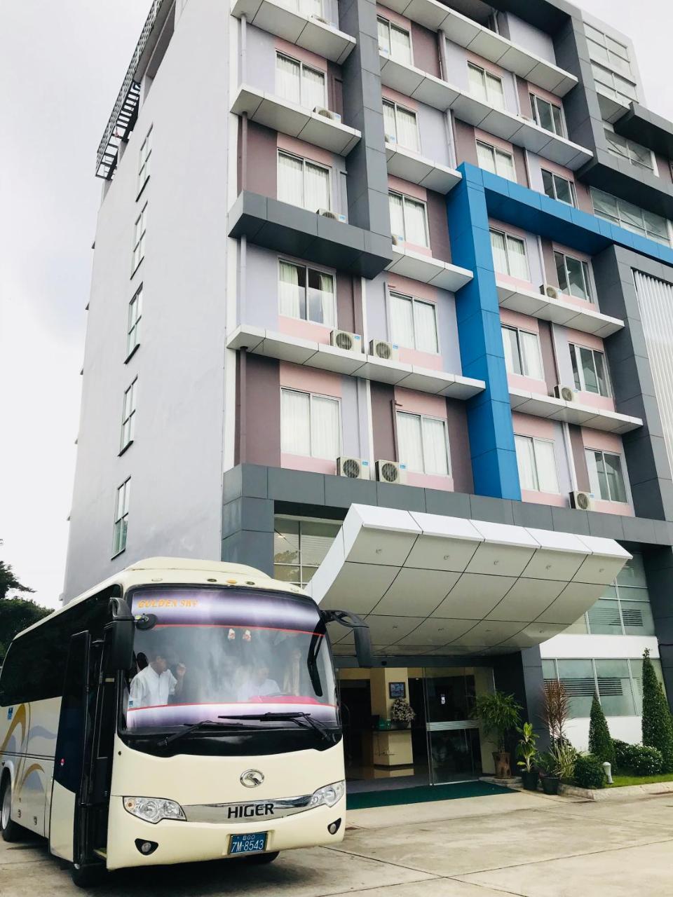 Hotel Broadway Янгон Экстерьер фото