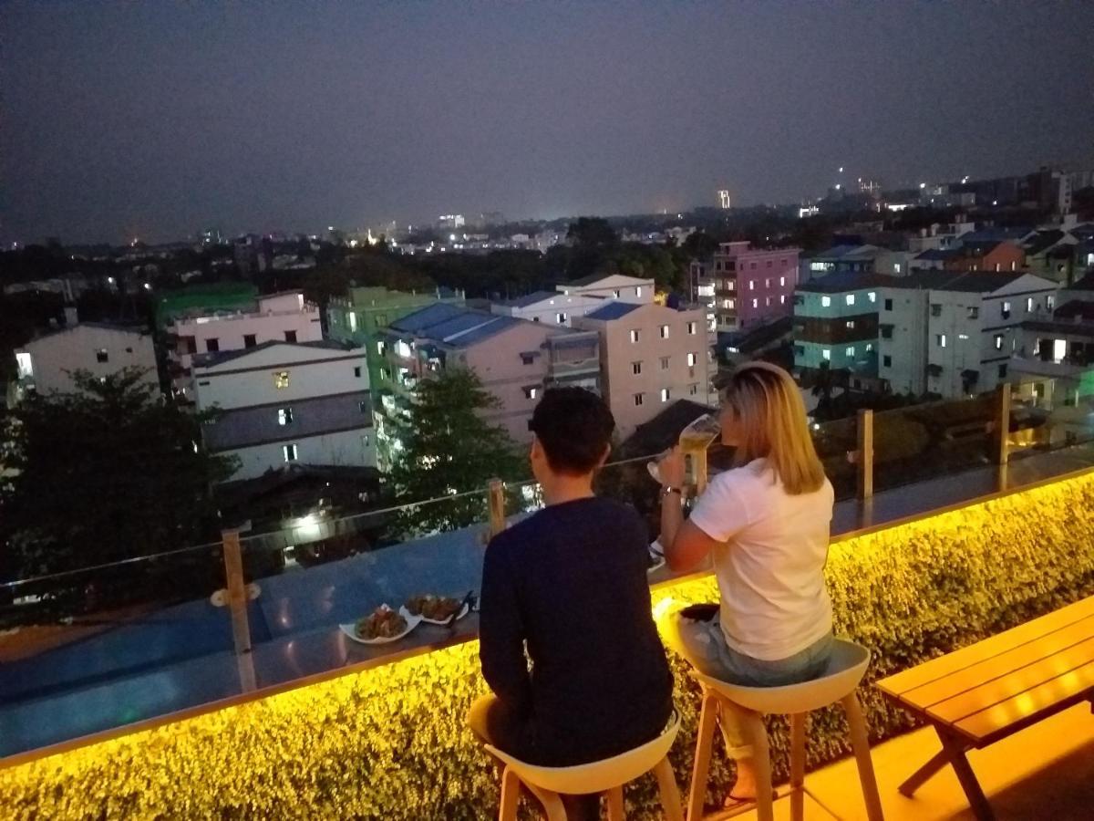 Hotel Broadway Янгон Экстерьер фото